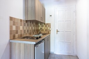 A compact kitchen with a dishwasher, a sink, and a stove. - Studio Apartment 'Maltas  17' with Shared Terrace, Wi-Fi and Air Conditioning (Corfu)