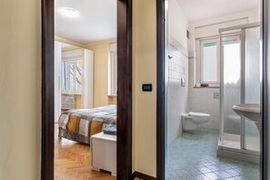 1 bedroom, free WiFi, bed sheets - Room 'Deluxe  Castello Livings Trento' with Wi-Fi (Trento)