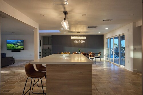 Spacious House w/ Panoramic View, Pickleball, Game Room, Hot Tub & Pool