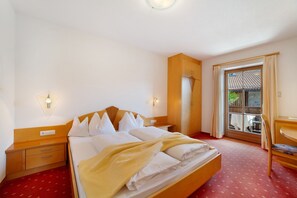 1 bedroom, free WiFi, bed sheets - Wiedmairhof Apartment 'Grafensteiner' with South/east facing balcony, Shared Terrace, Garden & Wi-Fi (Lagundo)