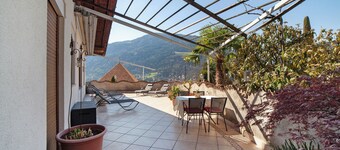 Wiedmairhof Apartment 'Schwalbennest' with West-facing balcony, Shared Terrace & Garden and Wi-Fi
