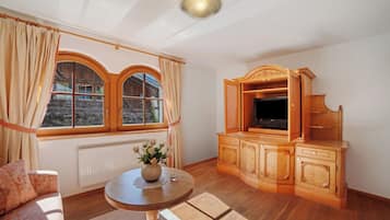 Fernseher, Tischtennisplatte