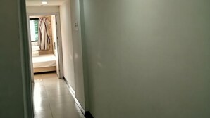 A hallway with a bed and curtains in the background. - Xinyue Hotel (Taiyuan Ophthalmology Hospital) (Taiyuan)