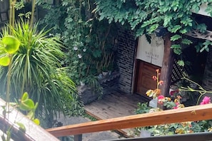 Unclassified image, 2 of 100, button - Yunguichu Chain Inn (Jianchuan)