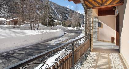 Appartement 'La Maison Du Bonheur Lillaz' avec vue sur montagne, jardin partagé et balcon