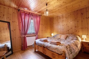3 slaapkamers, een strijkplank/strijkijzer, beddengoed