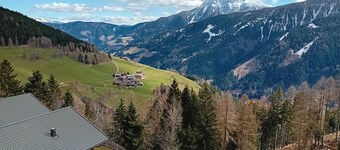 Chalet 'Niederhaushof Edelweiß' with Mountain View, Private Garden and Wi-Fi