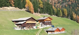 Chalet 'Niederhaushof Edelweiß' with Mountain View, Private Garden and Wi-Fi