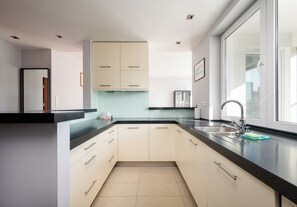 冰箱、烤箱、炉灶、洗碗机