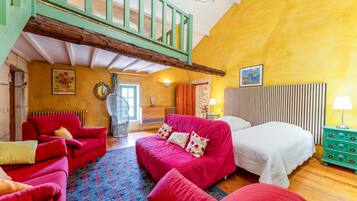 4 slaapkamers, een strijkplank/strijkijzer, gratis wifi, beddengoed