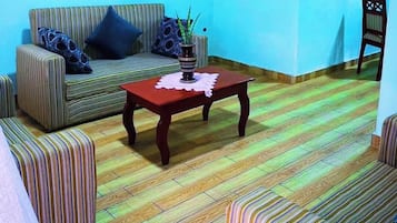 Habitación Confort, vista a la montaña | Área de sala de estar