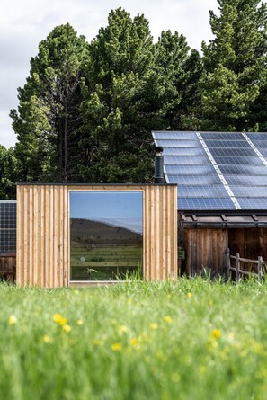 Property grounds - Room 'Rot' with Shared Terrace, Shared Garden and Wi-Fi (Villandro)