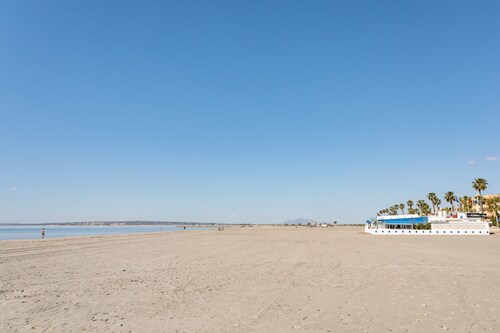 Apartment 'Carmela En Santa Pola' with Balcony, Wi-Fi and Air Conditioning
