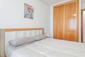 2 bedrooms, iron/ironing board, free WiFi, bed sheets