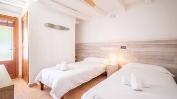 3 bedrooms, iron/ironing board, free WiFi, bed sheets