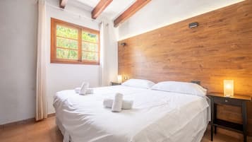 3 bedrooms, iron/ironing board, free WiFi, bed sheets