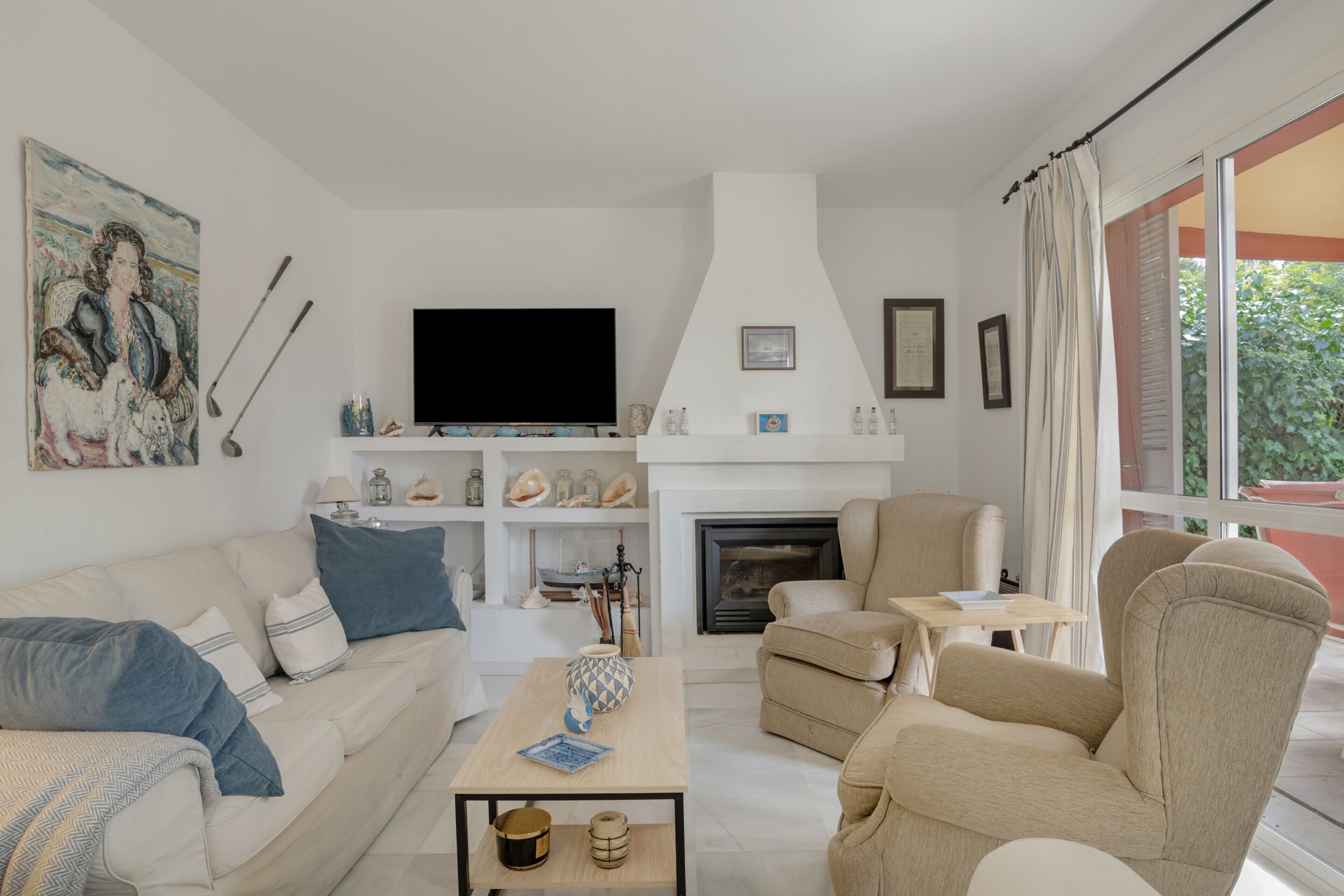 Télévision, cheminée