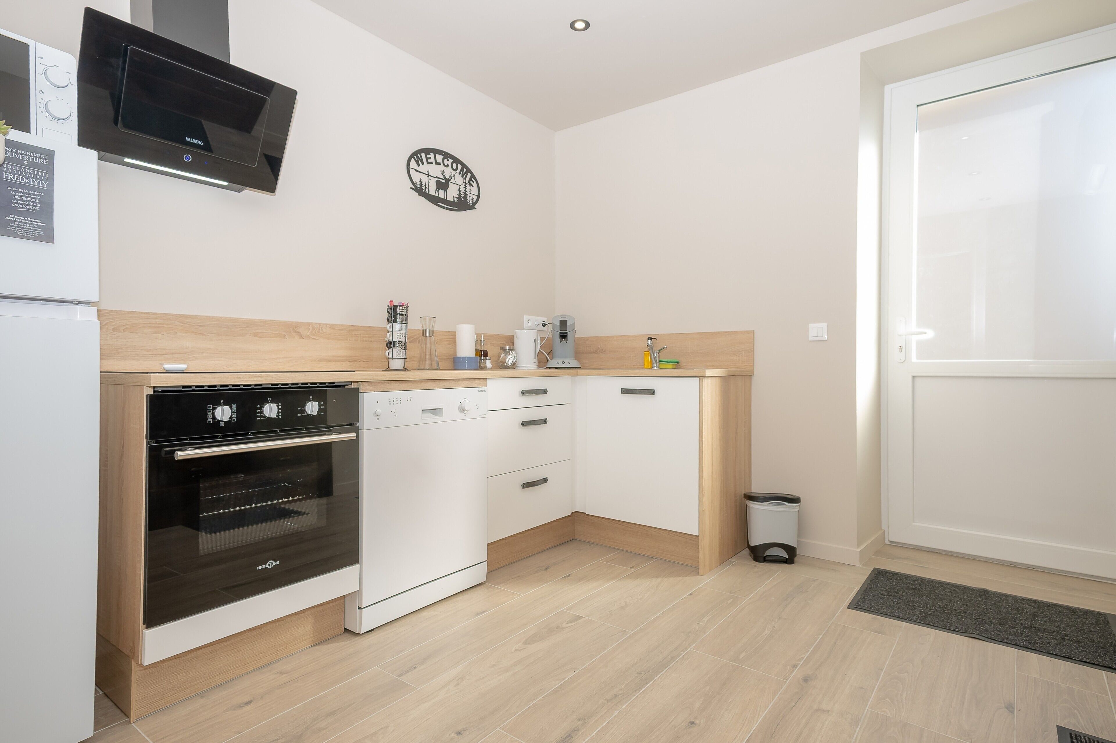 Køleskab, mikrobølgeovn, ovn, kogeplade