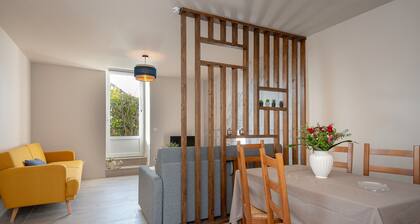 Appartement 'La Maison Du Soyeux Ga' avec terrasse privée, Wi-Fi et climatisation