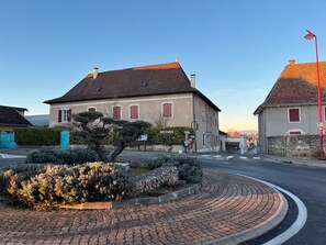 Exterior - Apartment 'La Maison Du Tisserand Pa' with Wi-Fi and Air Conditioning (Les Abrets en Dauphiné)