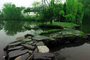 Property grounds - France Family Hostel (Huangshan)