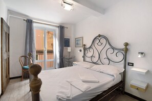 2 bedrooms, bed sheets