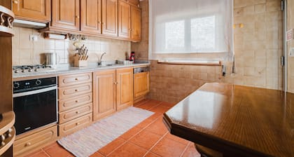 Holiday Home 'Casa De Férias' with Shared Terrace, Shared Garden and Wi-Fi