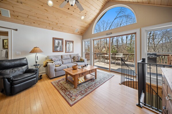 تلفزيون ذكي، مدفأة، كرة قدم الطاولة