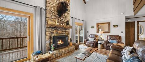 Televisión y chimenea