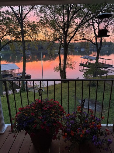 Ketchum Cove Family & Pet-Friendly Lake House w/ Dock & Walk to Marina Dining