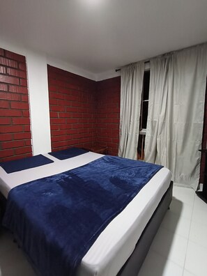 4 dormitorios, escritorio, tabla de planchar con plancha y wifi gratis
