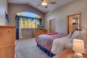4 Schlafzimmer, Bügeleisen/Bügelbrett, Reisekinderbett, WLAN