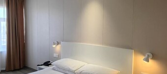 如家派柏雲酒店（哈密火車站八一北路店）