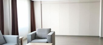 Homeinn Pebble Hotel (Hami Railway Station Bayi North Road)