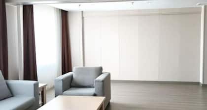 Homeinn Pebble Hotel (Hami Railway Station Bayi North Road)