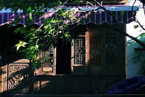 Unclassified image, 2 of 74, button - Mrs. Sha's Living Room Inn (Jianchuan)