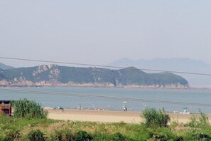 Unclassified image, 4 of 22, button - Peach blossom island bay longines farmhouse (Zhoushan)