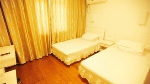A hotel room with two single beds, a bedside table, a telephone, and a curtain. - Peach blossom island bay longines farmhouse (Zhoushan)