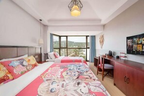 A hotel room with a bed, a desk, and a view through a large window. - Qihupan Inn Heping (Wuxi)