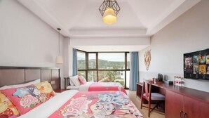 A bedroom with two beds, a desk, and a view of the outdoors. - Qihupan Inn Heping (Wuxi)