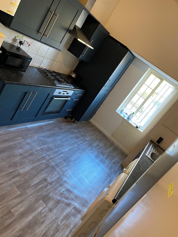 Private kitchen - Room in CV1 Fargo Village with private bathroom (Coventry)