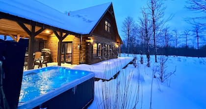 Escape to Wisp Mountain.New Log Home. Near Deep Creek Lake ,Wisp Resort ,Hot Tub