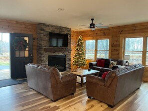 TV connectée, cheminée, baby-foot