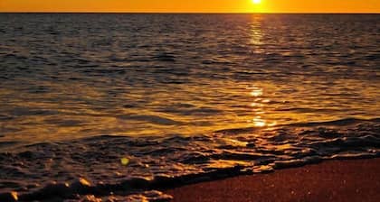 Qjia Ledong Xiangrui Seaview Business Hotel (Longmuwan Branch)