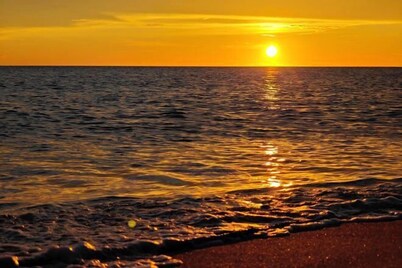 Qjia Ledong Xiangrui Seaview Business Hotel (Longmuwan Branch)