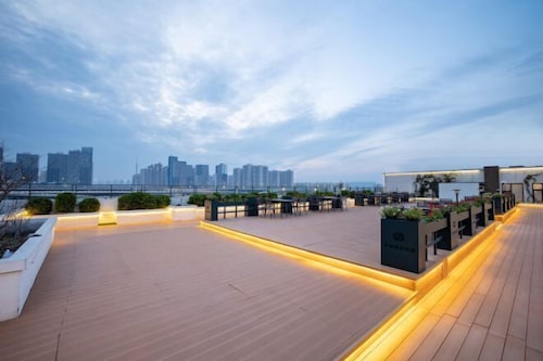 中州假日酒店(郑州科学大道郑州大学地铁站店)