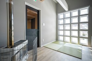 Flat-screen TV - KOTOBUKI (Otaru)