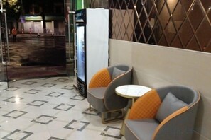 صورة غير مصنفة، 2 من 13، زرّ