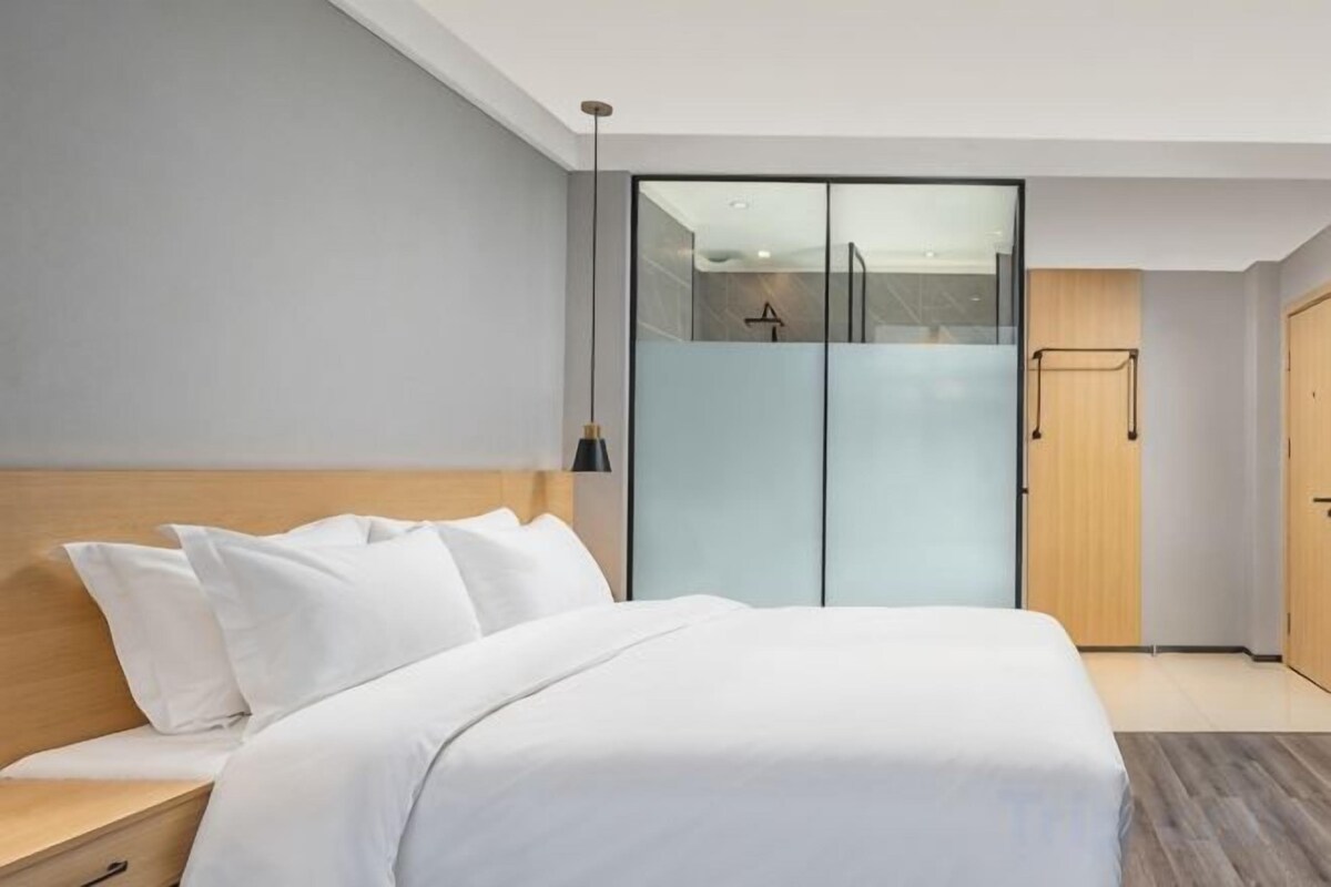 Privilege Queen Room