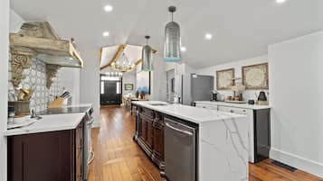 Frigorífic, microones, forn i placa de cuina